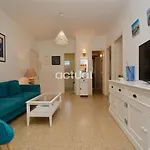 Apartment Rey Balduino Bajos 4 *