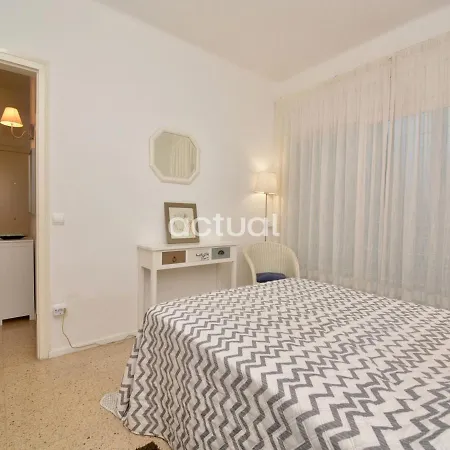 Διαμέρισμα Rey Balduino Bajos 4 *