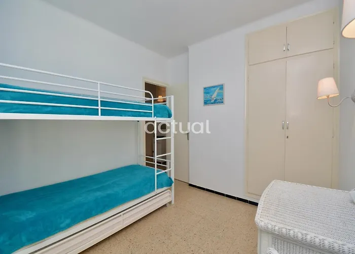 Διαμέρισμα Rey Balduino Bajos 4 *