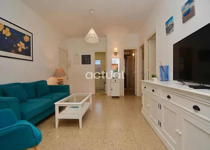 Διαμέρισμα Rey Balduino Bajos 4 *