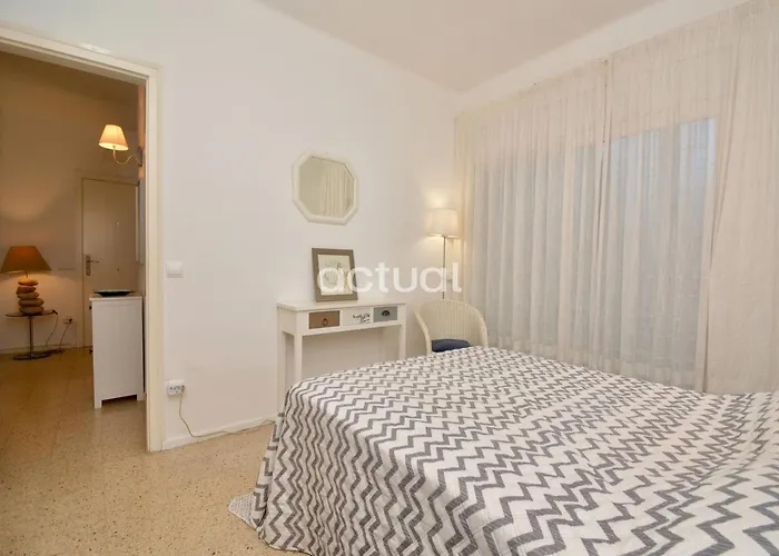 Διαμέρισμα Rey Balduino Bajos 4 *