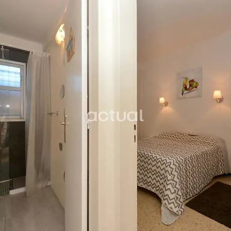 Apartman Rey Balduino Bajos 4 *
